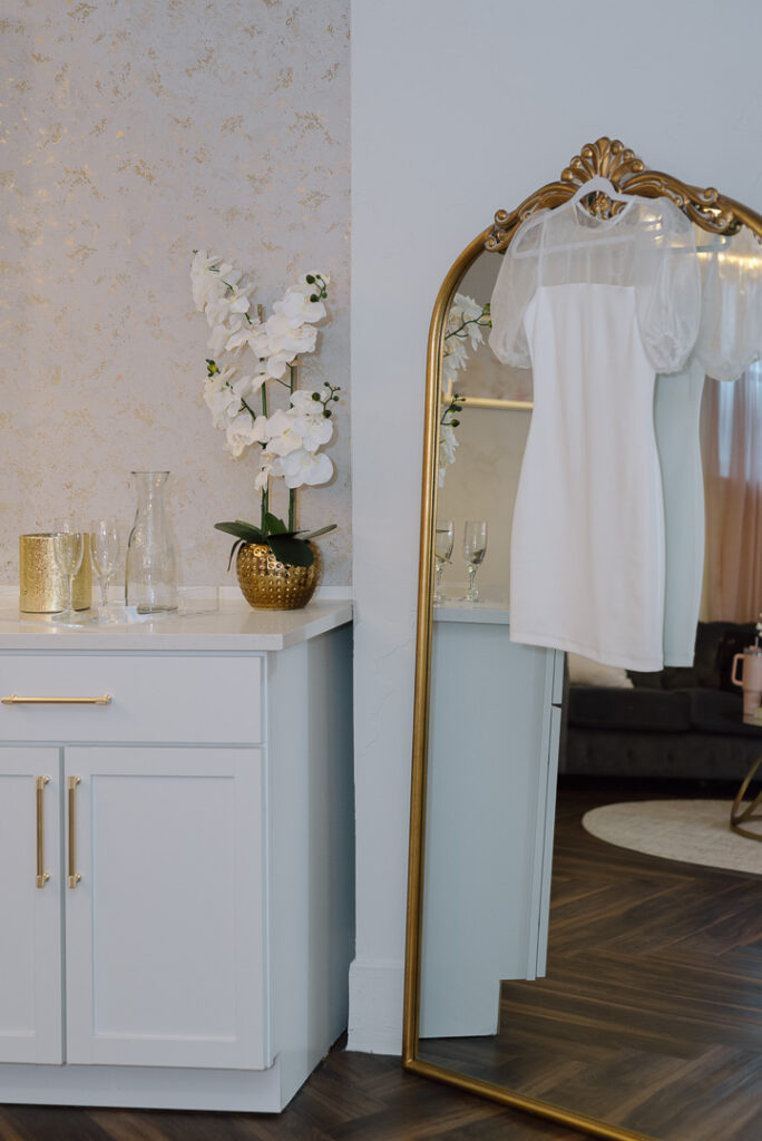 bridal suite with mirror and coffee bar